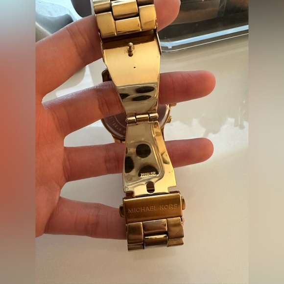 MK WATCH - Picture 2 of 4